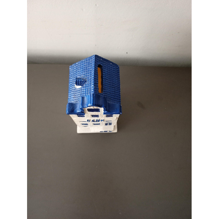 Spaarpot Bankgebouw in Blauw-Witte Stijl