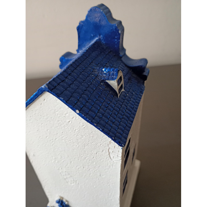 Spaarpot Bankgebouw in Blauw-Witte Stijl