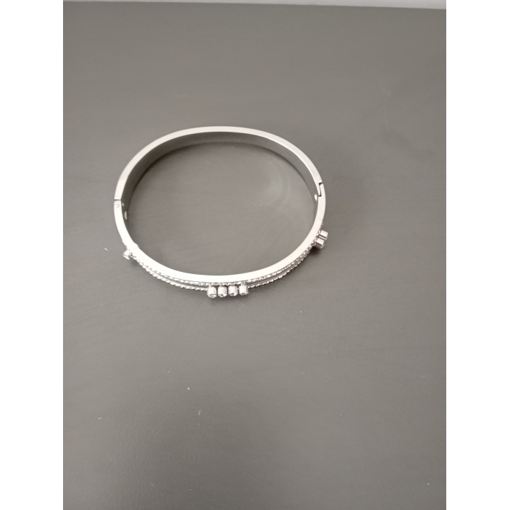 Zilverkleurige Armband met Strass en Kliksluiting