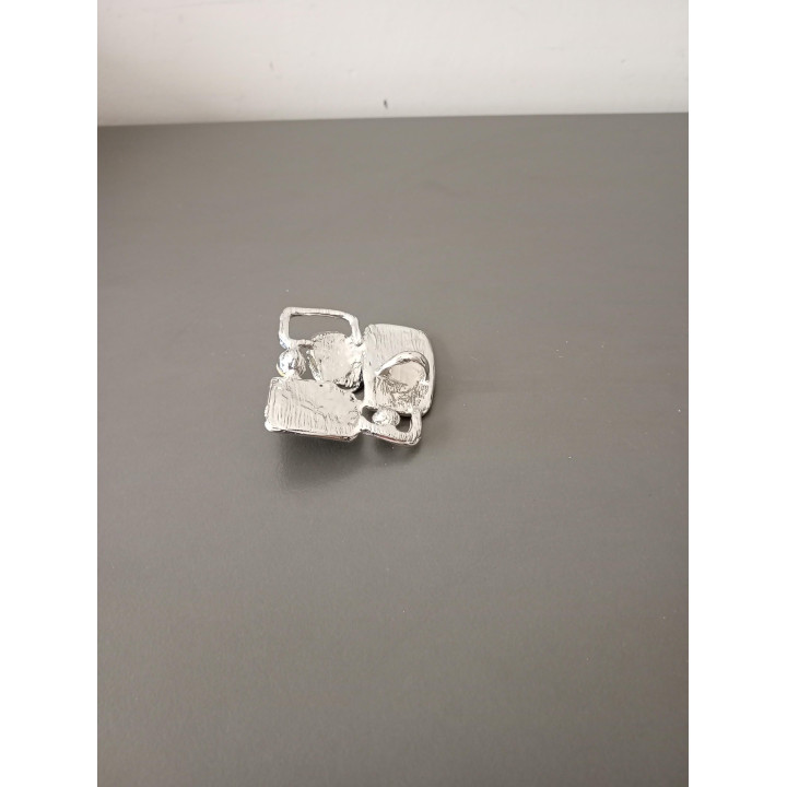 Decoratief Zilverkleurig Ornament met Blauwe Accenten