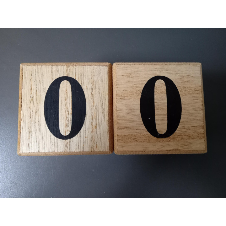 Houten eeuwigdurende kalender met dag maand en datumblokken