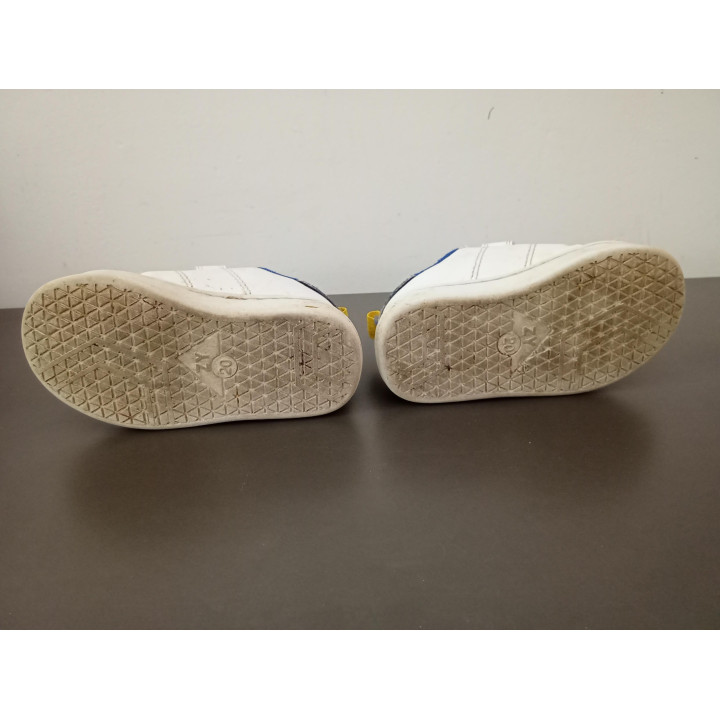 Witte kindersneakers met klittenband maat 20