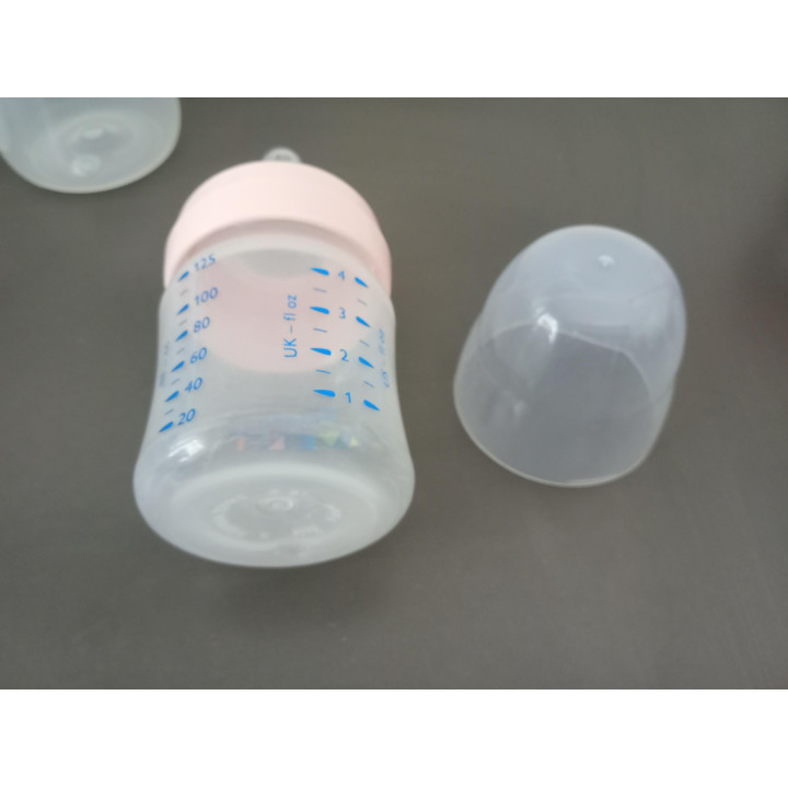 4 Philips Avent babyflessen met sterilisatiedoosjes