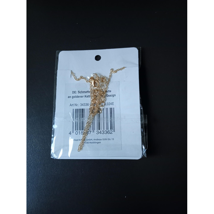 Goudkleurige ketting met kleurrijke vlinderhanger