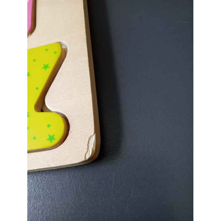 Houten alfabetpuzzel met 26 gekleurde letters