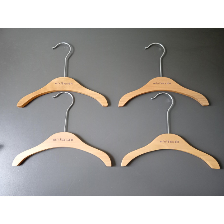 Set van 4 Minibanda houten kinderkledinghangers