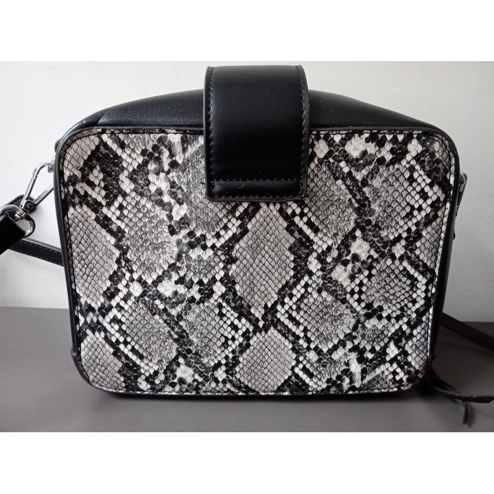 Zwarte schoudertas met slangenprint