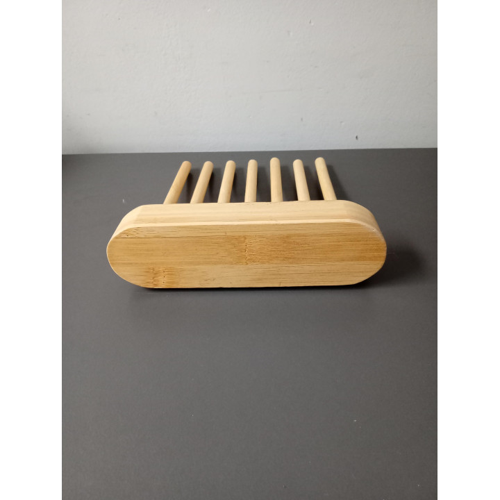 Houten rekje met 7 verticale staafjes