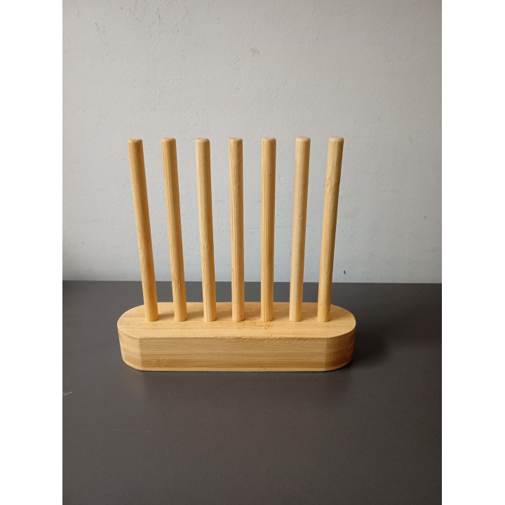 Houten rekje met 7 verticale staafjes