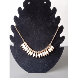 Goudkleurige statement ketting met lichtroze hangers