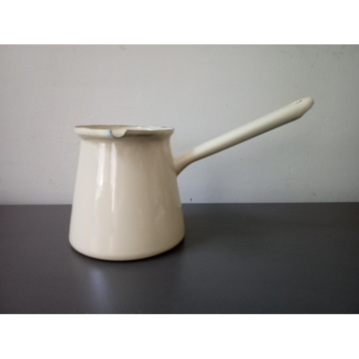 Vintage crème emaille melkpan met schenktuit