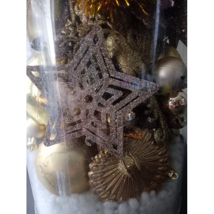 Kerstdecoratie in koker goud
