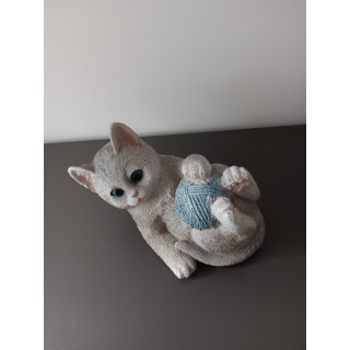 Beeldje Kat met Wol - Hard Kunststof
