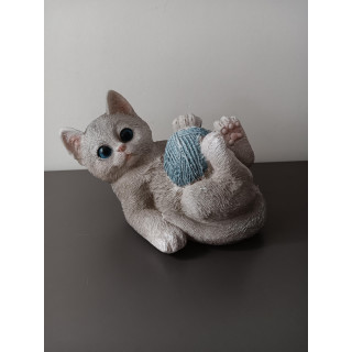 Beeldje Kat met Wol Hard Kunststof