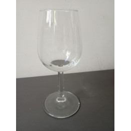 Klein drinkglas op voet van helder glas 14 cm