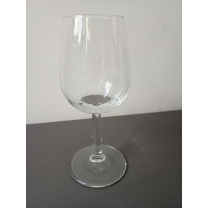 Klein drinkglas op voet van helder glas 14 cm