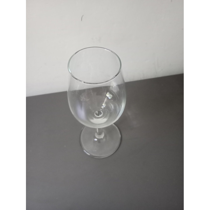 Klein drinkglas op voet van helder glas 14 cm