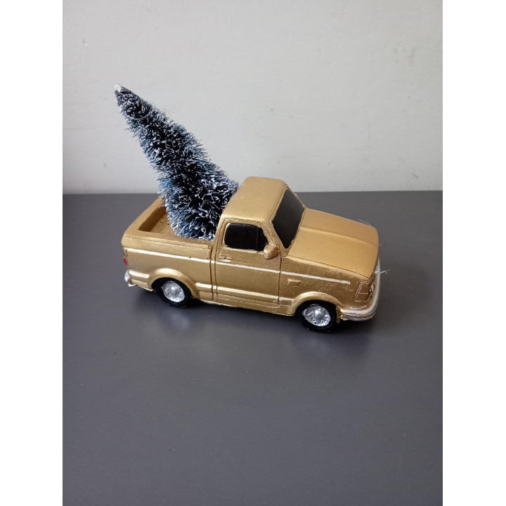 Gouden kerstauto met kerstboom en LED verlichting 11 cm