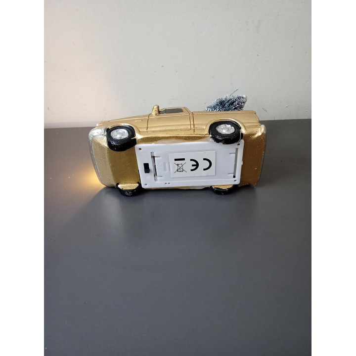 Gouden kerstauto met kerstboom en LED verlichting 11 cm