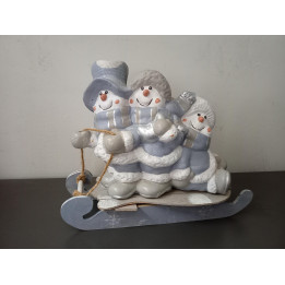 Kerstdecoratie drie sneeuwpoppen op slee met kaarshouders