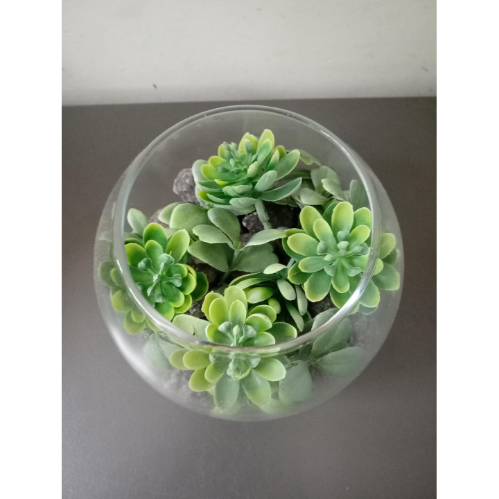 Glazen decoratievaasje met kunstvetplanten