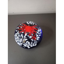 Glazen presse-papier met rode krab en zeedecoratie