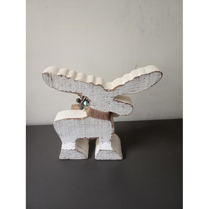 Decoratief houten rendier in een witte uitvoering met een rustieke afwerking. Het rendier is versierd met een witte roos, glanze
