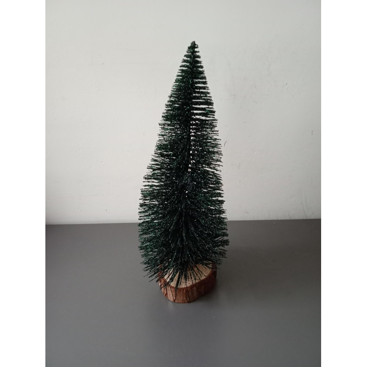 Decoratieve kerstboom met glitters op houten voet