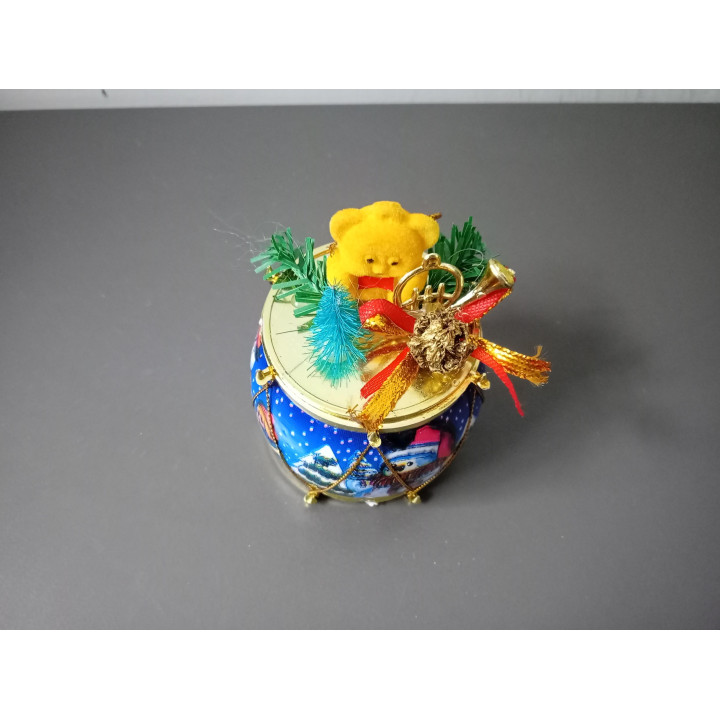 Decoratieve kersttrommel met sneeuwpop en teddybeer