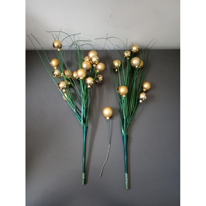Set van 2 decoratieve kersttakken met kerstballen