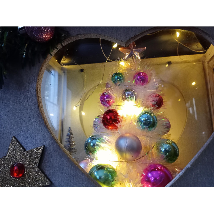 Decoratieve kerstlantaarn met verlichte kerstboom