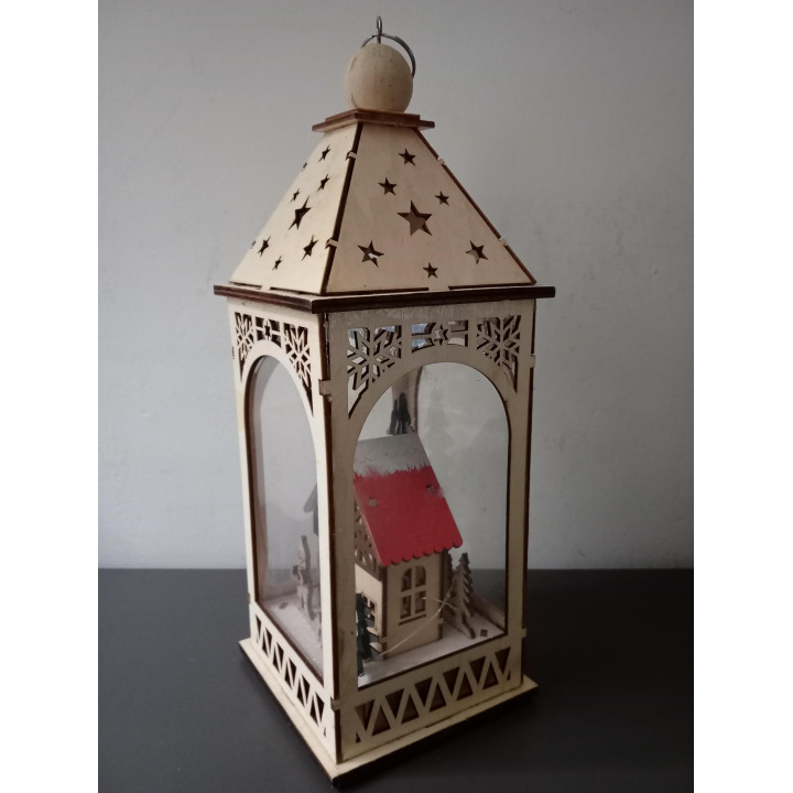 Houten kerstlantaarn met wintertafereel