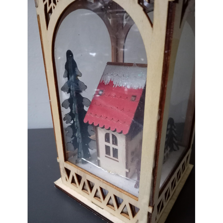 Houten kerstlantaarn met wintertafereel