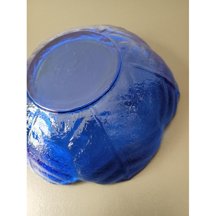 Blauw glazen schaaltje met golvende rand 12 cm