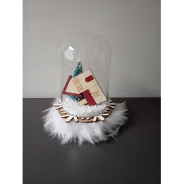 Kerstdecoratie onder stolp met huisje en kerstbomen