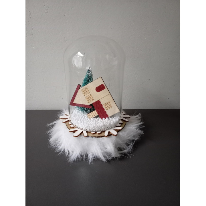 Kerstdecoratie onder stolp met huisje en kerstbomen